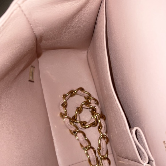 CHANEL
Lambskin Quilted Jumbo Double Flap Light Pink - Picture 14 of 16